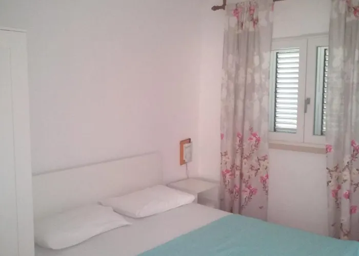 Apartment With Parking Space Njivice, Krk - 14932 *