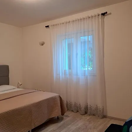 With Parking Space Njivice, Krk - 14932 Apartment