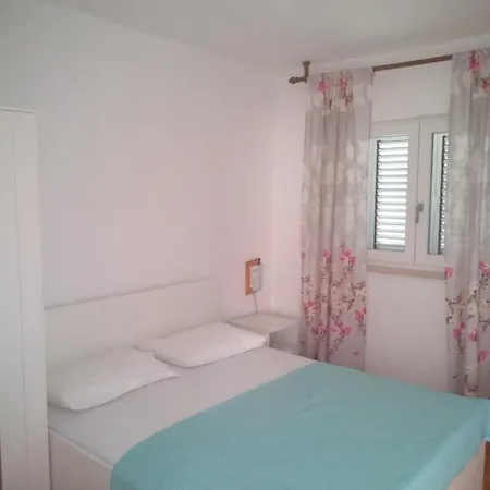 Apartment With Parking Space Njivice, Krk - 14932 *